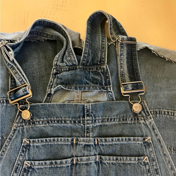 🆕 GAP Jean Short Overalls 🆕 - Picture 7 of 9